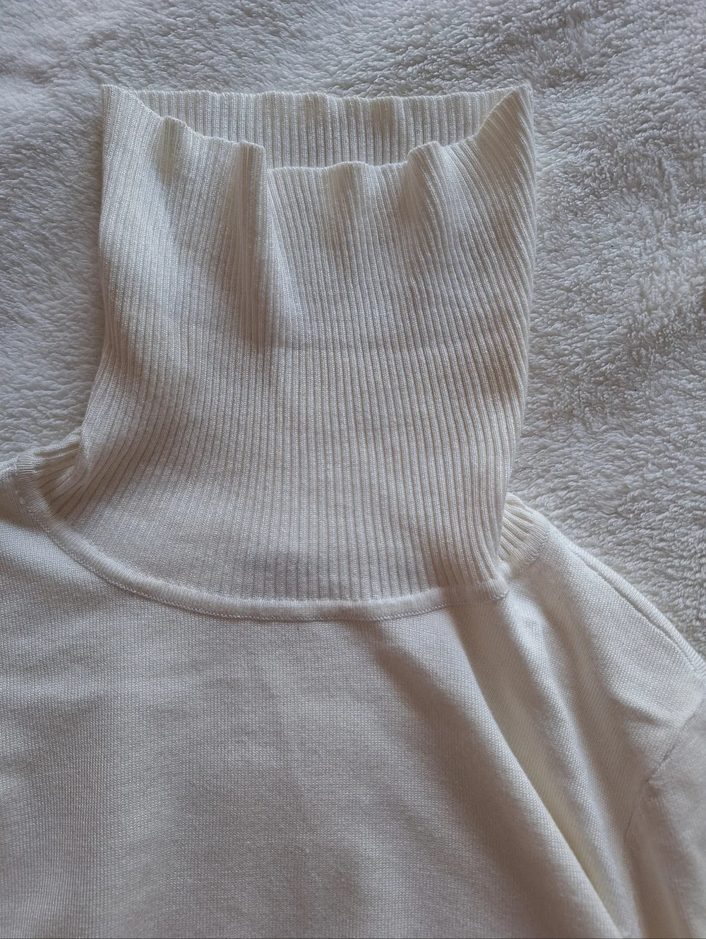 Calvin Klein White Ribbed Turtleneck Sweater Size S READ: Minor Flaw